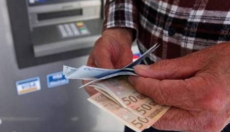 Δώρο Πάσχα και Χριστουγέννων: Ποιοι παίρνουν τα δώρα που είχαν καταργηθεί