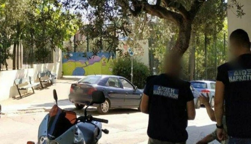 Νέοι έλεγχοι της ΕΛΑΣ για ναρκωτικά κοντά σε σχολεία – Πέντε προσαγωγές