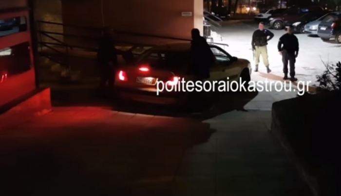 Πρωτοφανής υπόθεση ομηρίας στο Ωραιόκαστρο: Επί οκτώ μήνες, δημοτικός υπάλληλος εκβίαζε και κρατούσε φυλακισμένους συγγενείς του- ΒΙΝΤΕΟ
