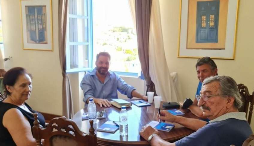 Συνάντηση δημάρχου Χάλκης με πρώην δημάρχους του νησιού