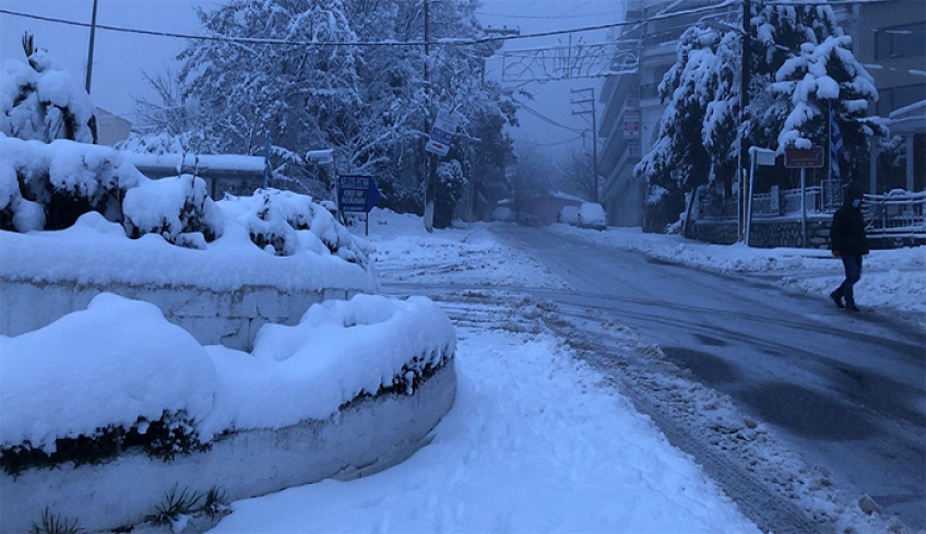 Στα λευκά «ντύθηκε» ο Χορτιάτης [βίντεο]