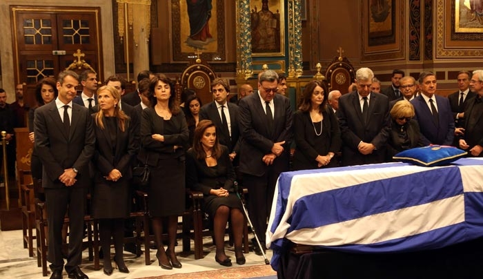 Συγκίνηση στη Μητρόπολη Αθηνών για τον Κωνσταντίνο Μητσοτάκη - Σε λαϊκό προσκύνημα η σορός του [φωτο]