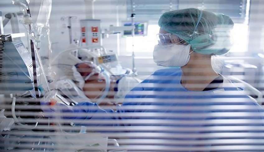Κορωνοϊός: 4.496 νέα κρούσματα και 561 επαναλοιμώξεις – 13 θάνατοι, 115 διασωληνωμένοι