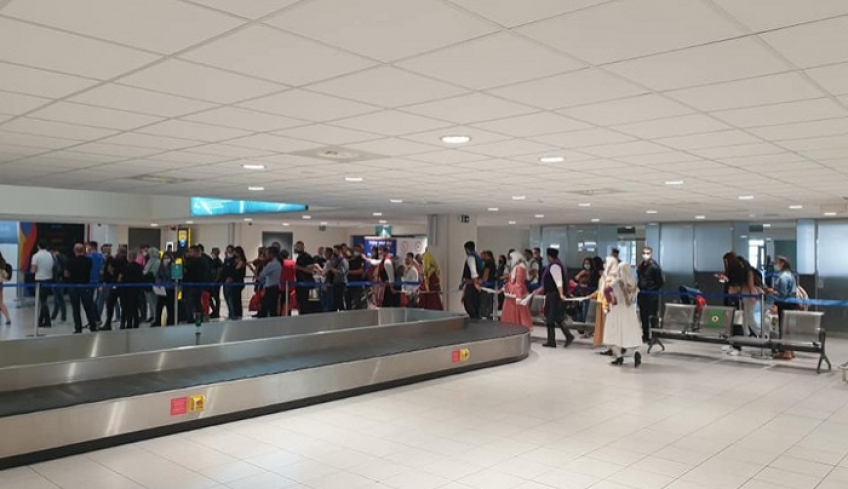 Συμβολική εκδήλωση υποδοχής των πρώτων τουριστών στο Αεροδρόμιο Ιπποκράτης